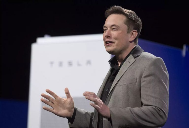 “Gã điên” Elon Musk lật đổ ông chủ Facebook, thành người giàu thứ 3 thế giới