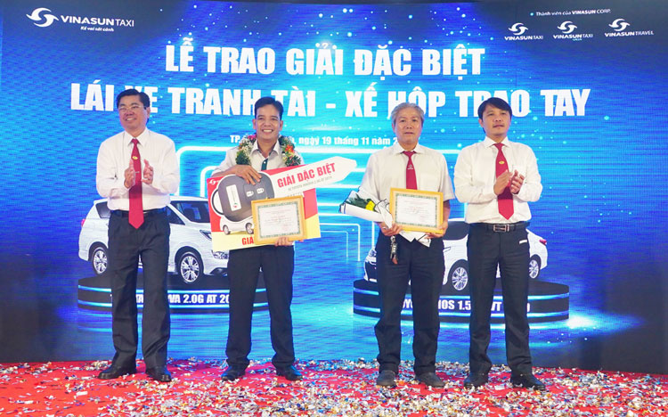 Vinasun Taxi trao thưởng xế hộp gần 1 tỷ đồng cho lái xe